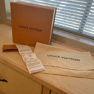Aunthentic Louis Vuitton Saintonge